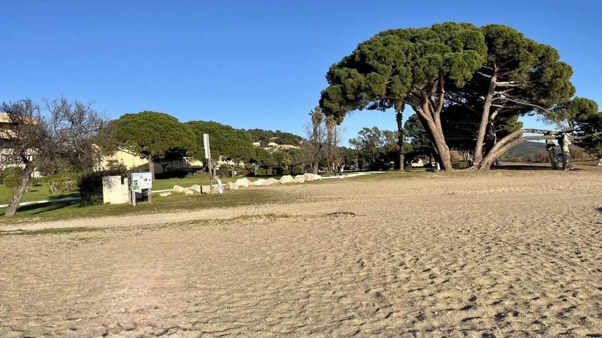 Studio Mezzanine A La Londe, Animaux Admis, Parking - Fr-1-826-11 0*, La Londe-les-Maures